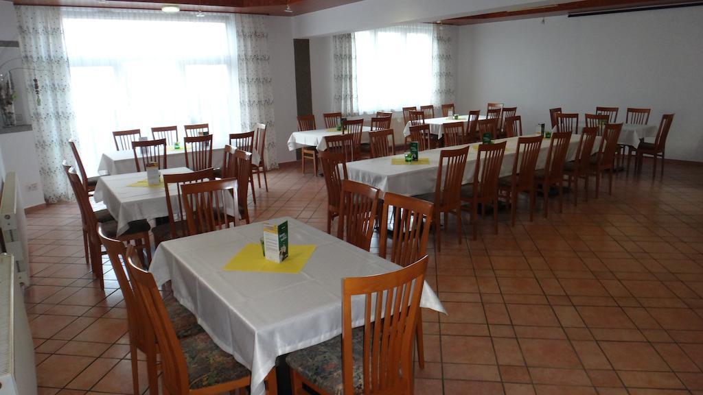 Hotel Swirtshaus M&N Zeltweg Esterno foto