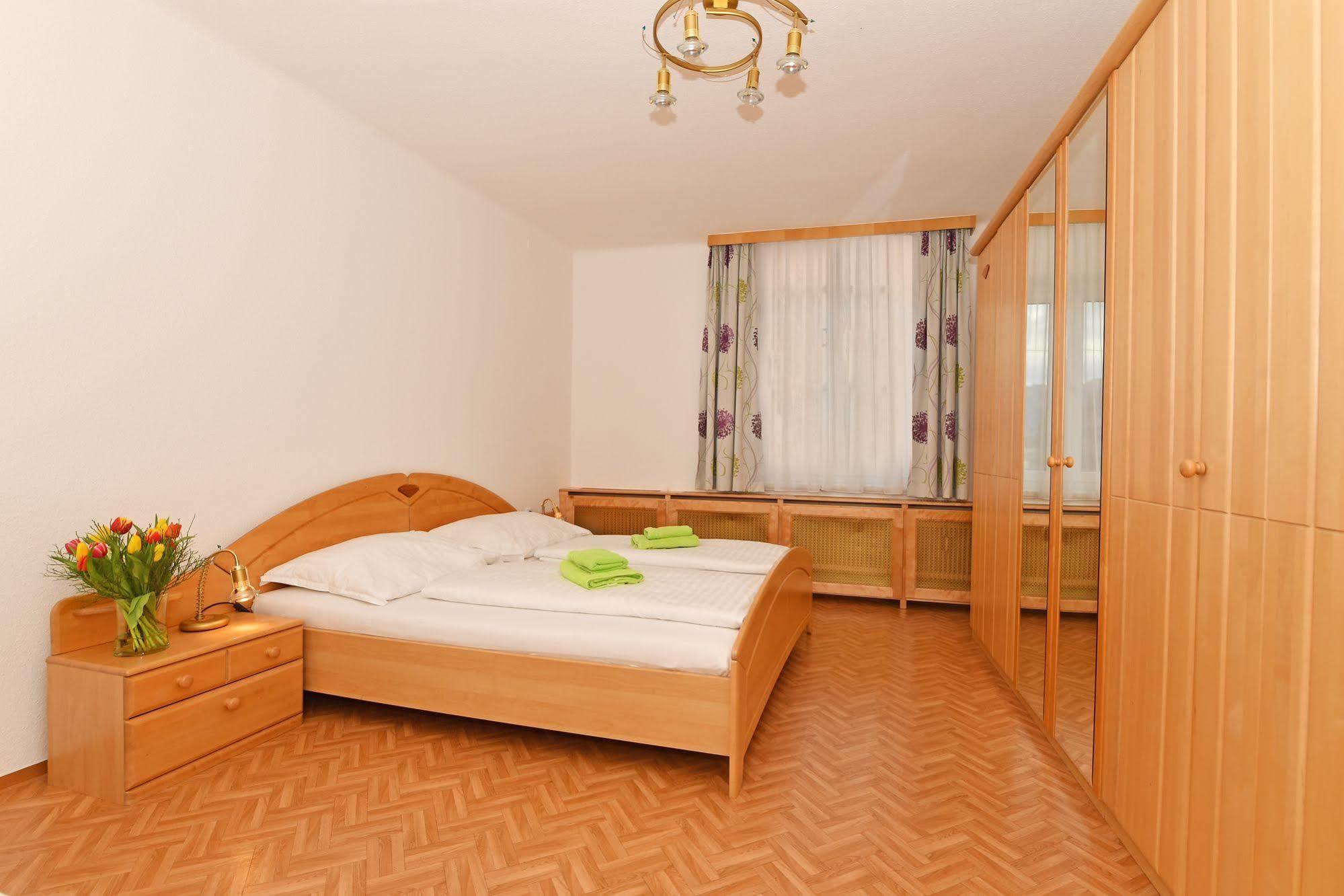 Hotel Swirtshaus M&N Zeltweg Esterno foto