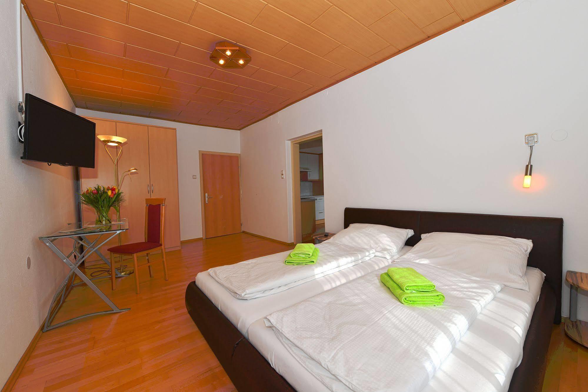 Hotel Swirtshaus M&N Zeltweg Esterno foto