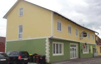 Hotel Swirtshaus M&N Zeltweg Esterno foto
